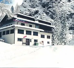 residence-regina-delle-dolomiti.hotelinveneto.com/
